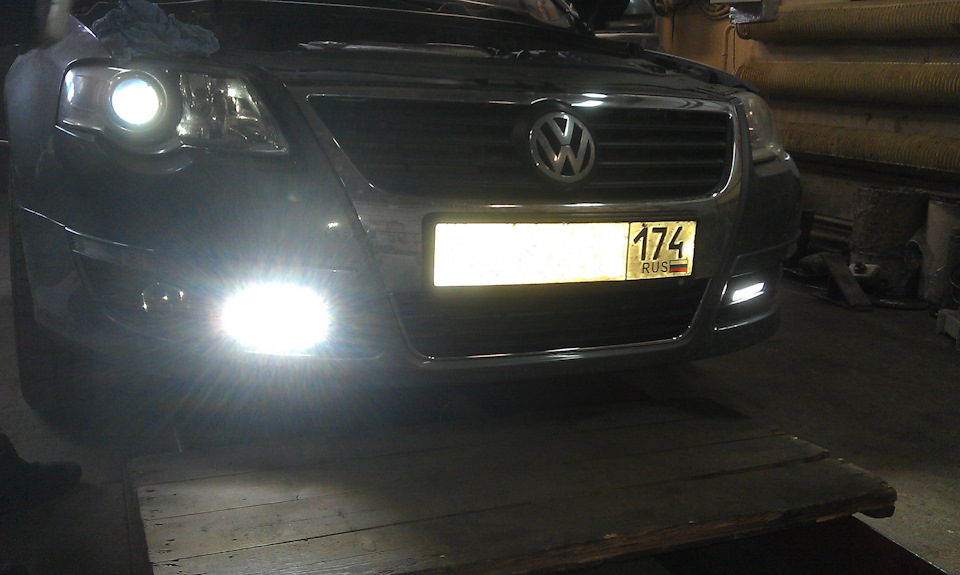 Замена дневных ходовых огней — Volkswagen Passat B6, 2 л, 2006 года ...