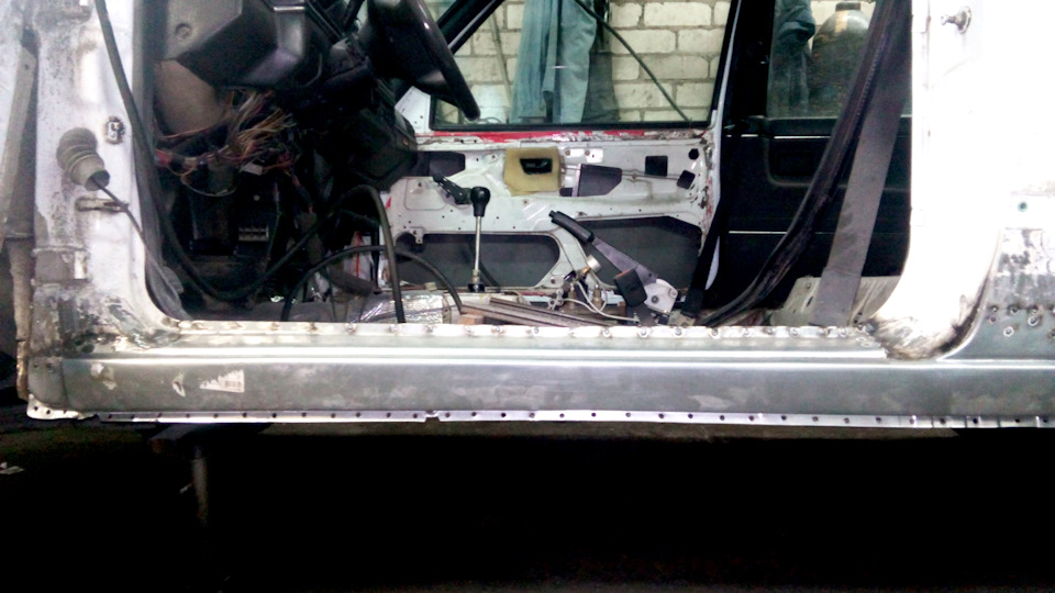 Поменял пороги, часть днища, + покраска низа и дверей — Volkswagen Golf ...