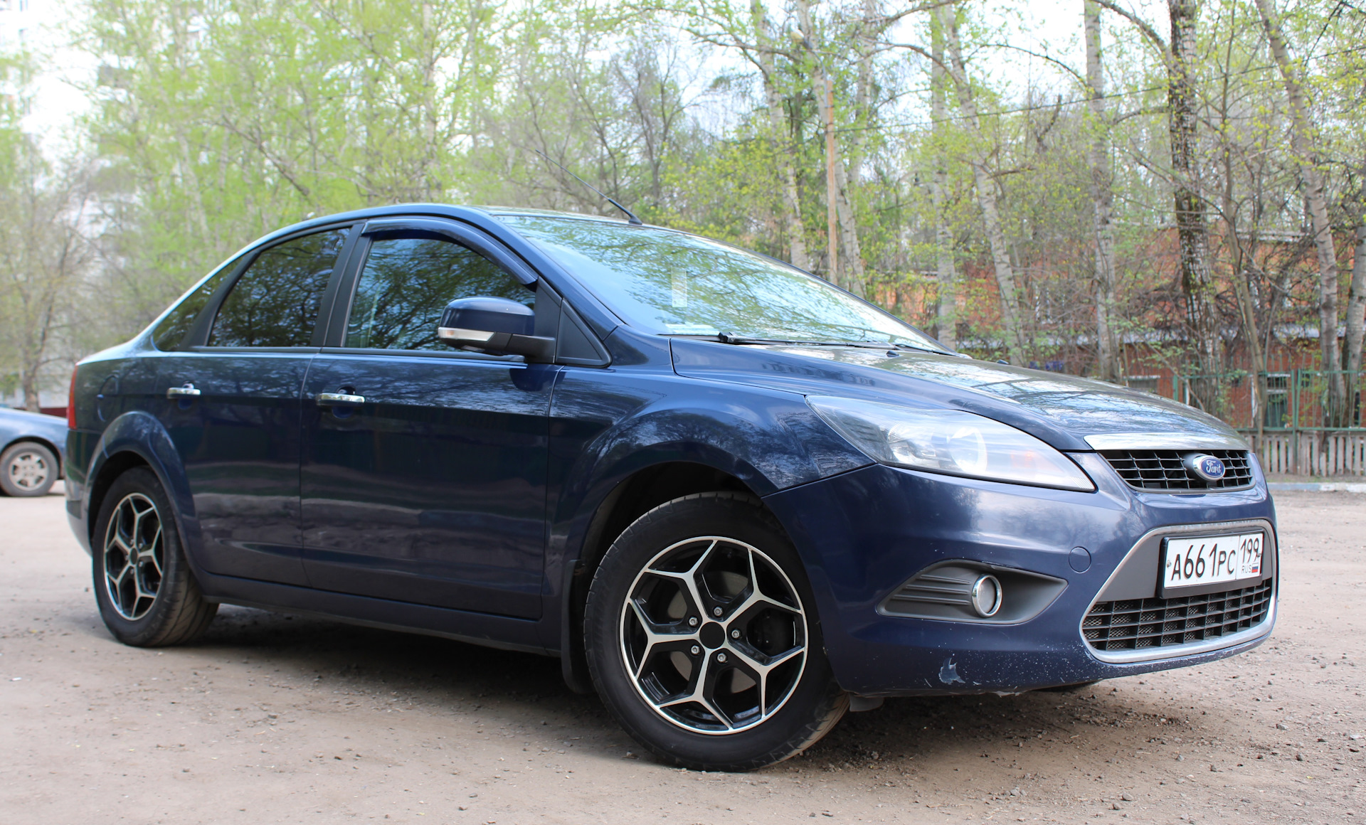 Фокус 2 1.8 бензин. Ford Focus 1.8 MT Titanium. Ford Focus 2 Рестайлинг 220км. Форд фокус седан Рестайлинг синий с дисками. Форд фокус 2 Рестайлинг блейзер Блю фото.