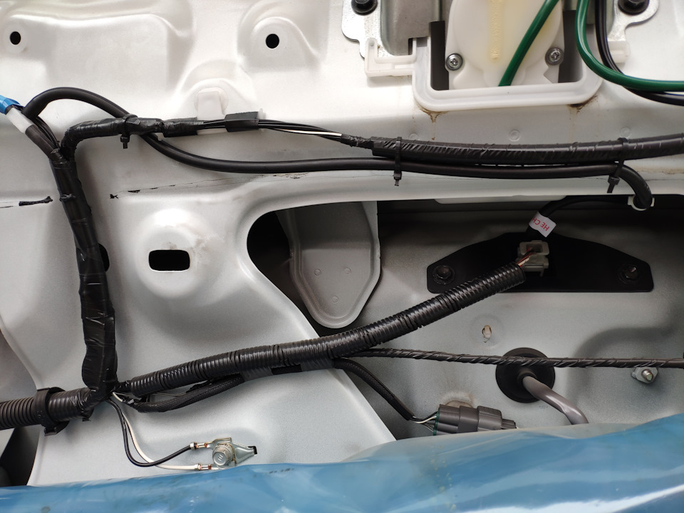 Обогрев зоны покоя дворников - Toyota Land Cruiser Prado 150-series, 2,7 л, 2012