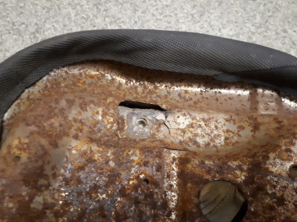 Замена кронштейна задней подушки двигателя — Peugeot 407, 2 л, 2005 ...