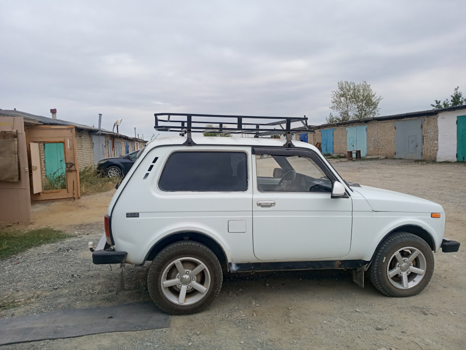 Установка сидений от Шевроле Ланос и экспедиционного багажника — Lada ...