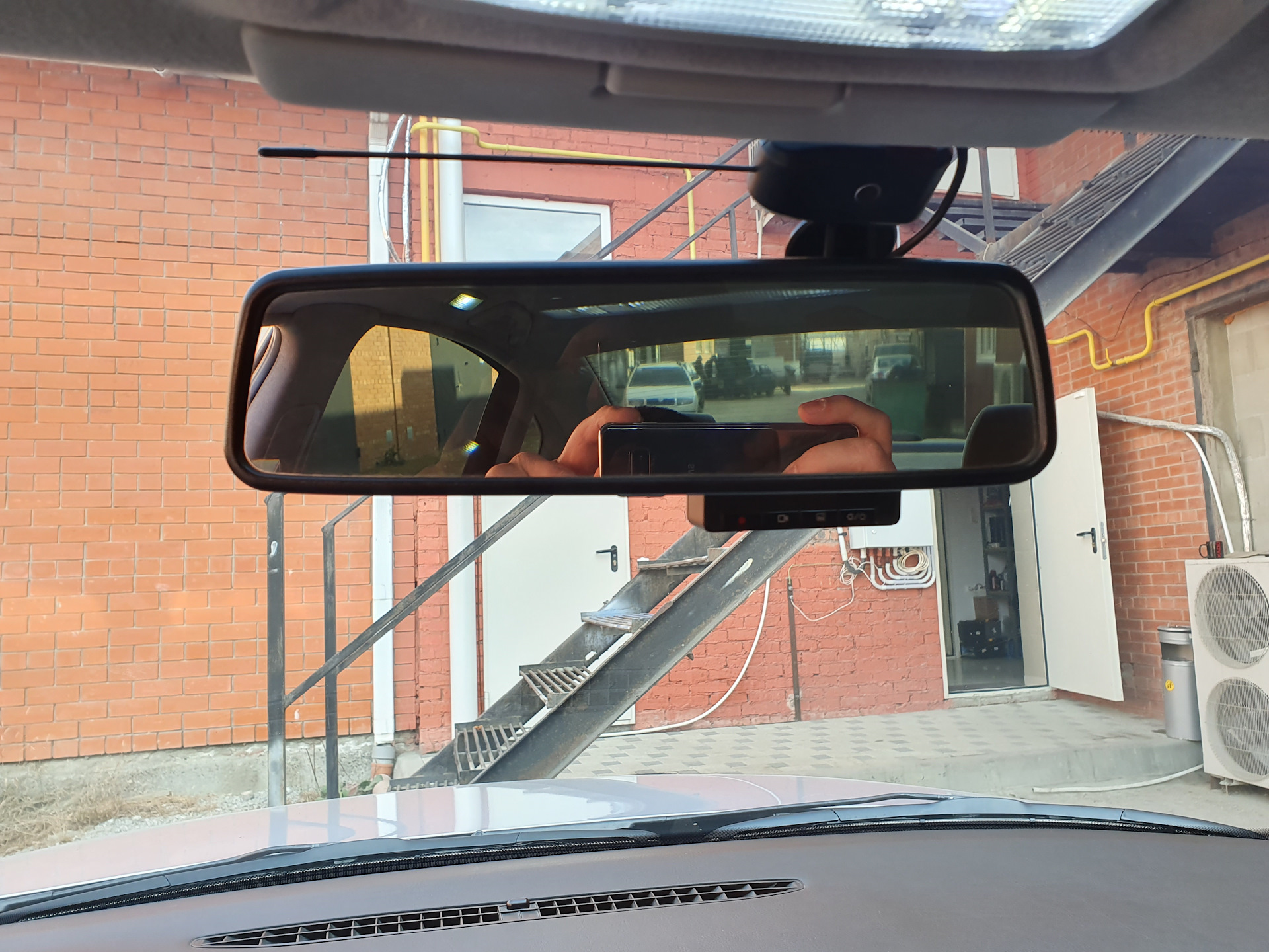 Замена лампочек подсветки печки — Peugeot 207, 1,4 л, 2010 года ...