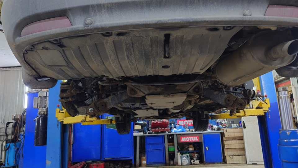 Замена верхних задних рычагов и сайлентблоков. — Honda CR-V (RM), 2 л ...