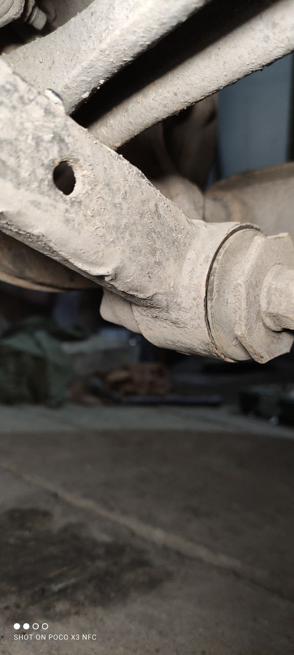 Сайлентблоки продольных рычагов — Mazda 323 IV, 1,8 л, 1993 года ...