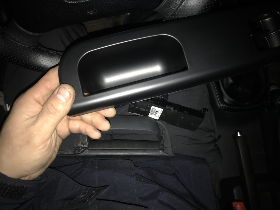 Замена накладки двери водителя шкода октавия тур 1.4 — Skoda Octavia A4 ...