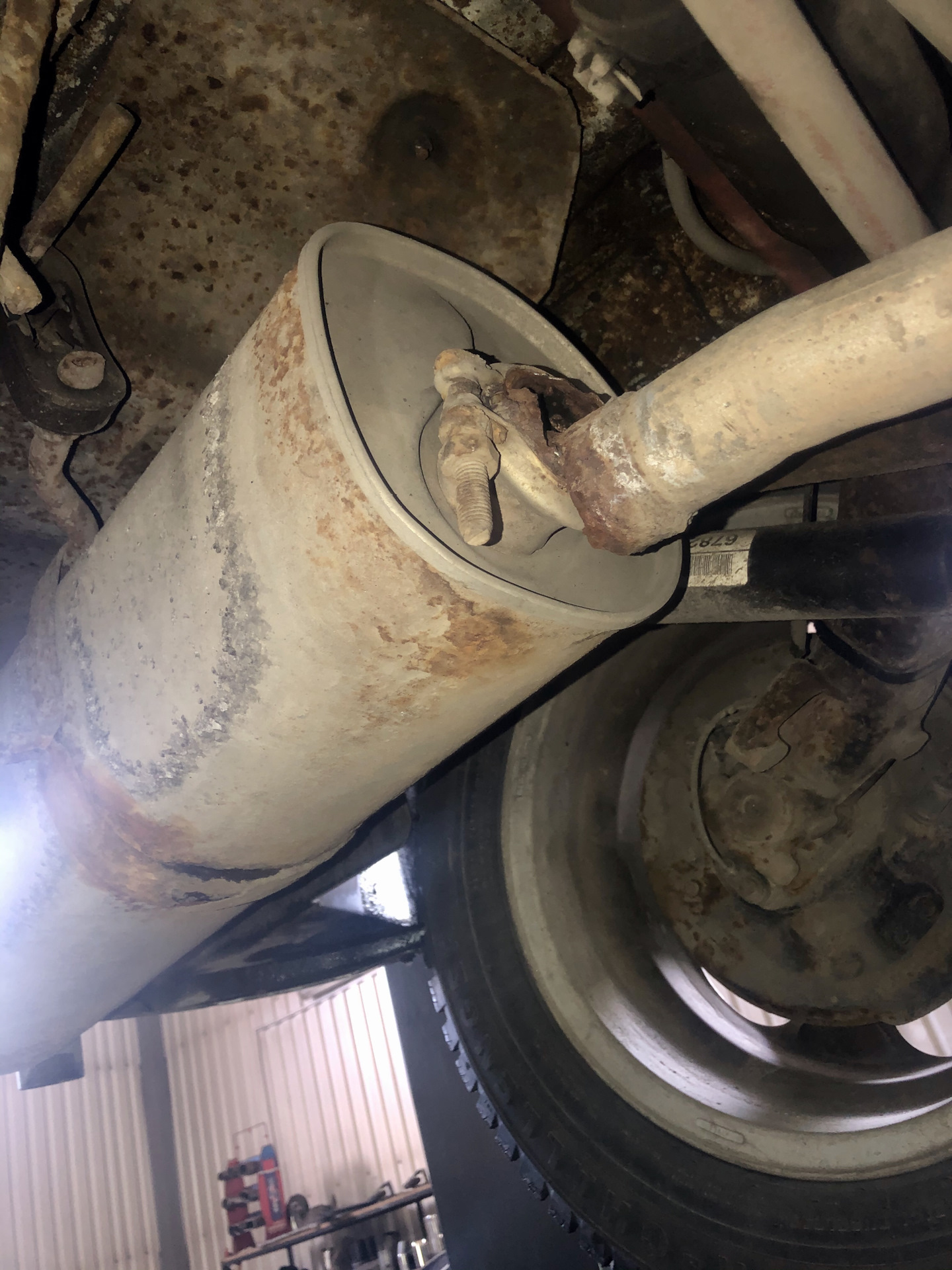 Выхлопная система пежо 206 1. Соединение глушителя пежо 206. Хомут выхлопной трубы пежо 207. Защита глушителя peugeot 406. Выхлопная система пежо 307 1.