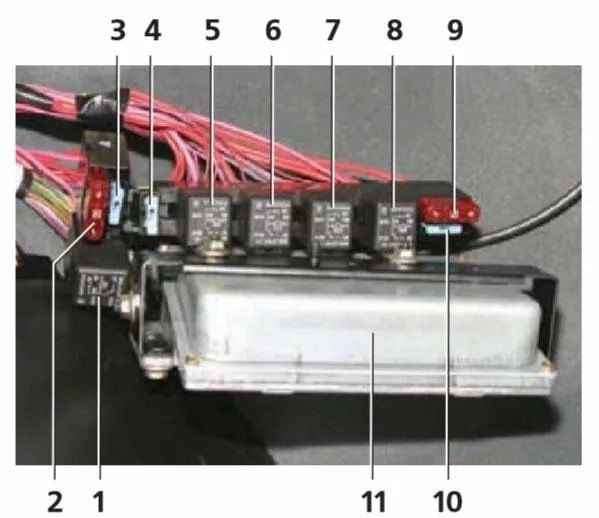 Блок реле под бардачком — Lada Niva Travel