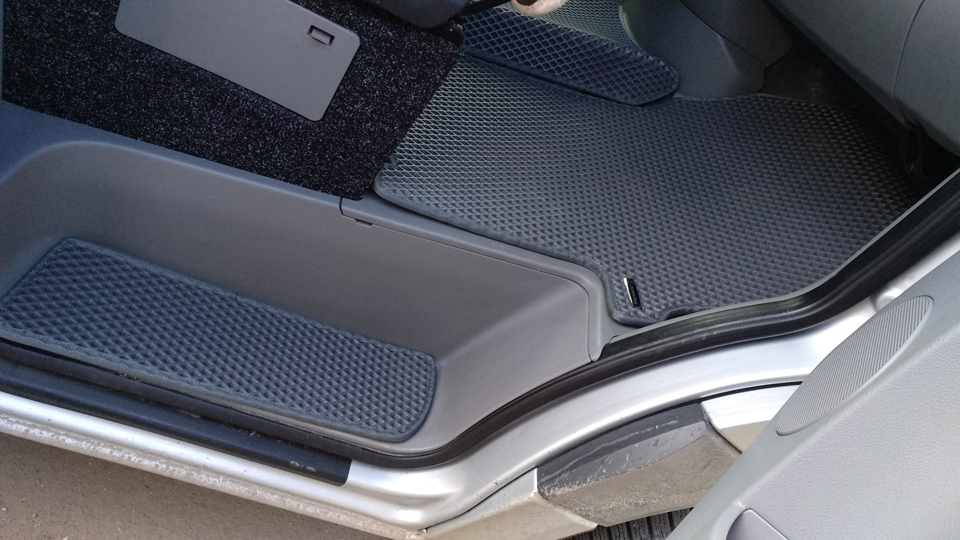 коврики мерседес спринтер 2021 2 ряд. эва коврики мерседес спринтер 901. коврики мерседес спринтер 903 артикул. эва коврики мерседес спринтер. коврики в мерседес спринтер 901.