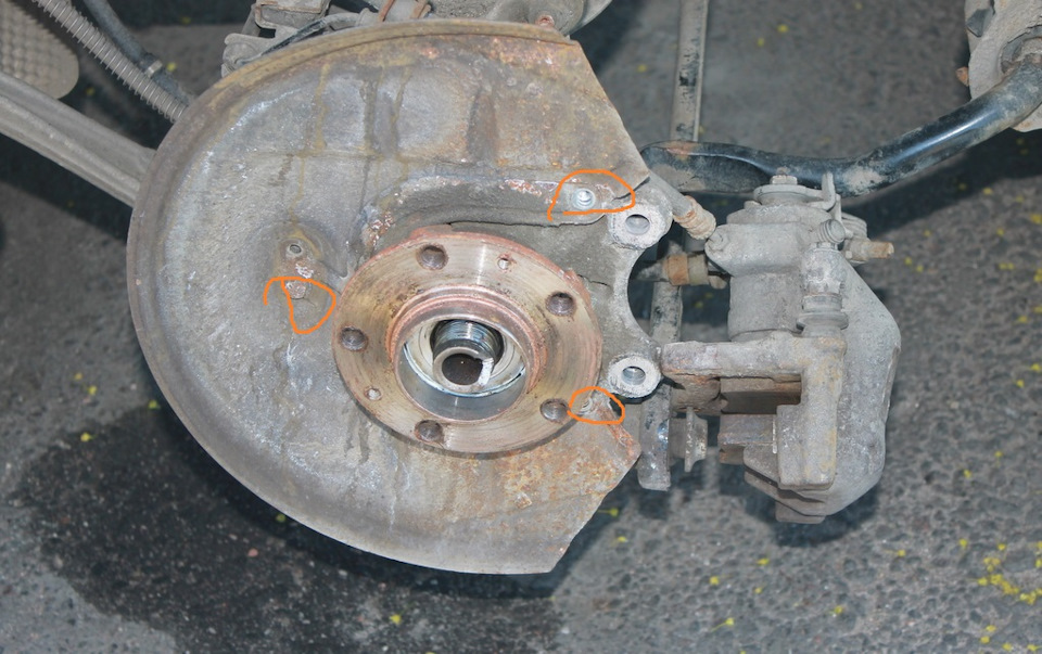 Замена задних подшипников, пыльника рейки, ревизия троса ручника ...