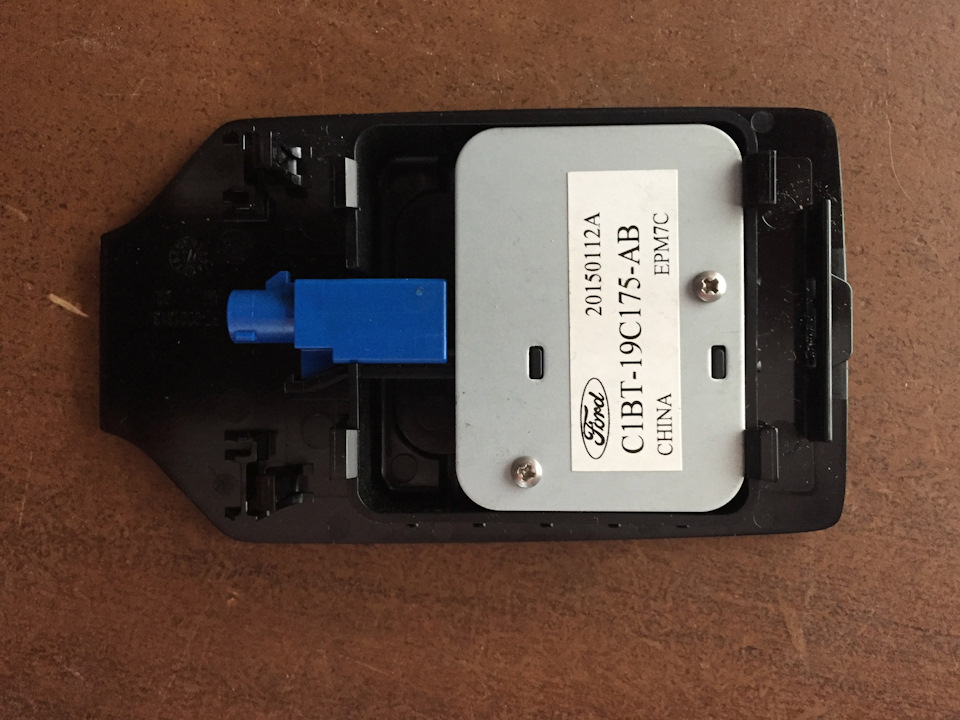 Антенна GPS — Ford Fiesta (Mk VI). Запчасти на фото: C1BT19C175AB