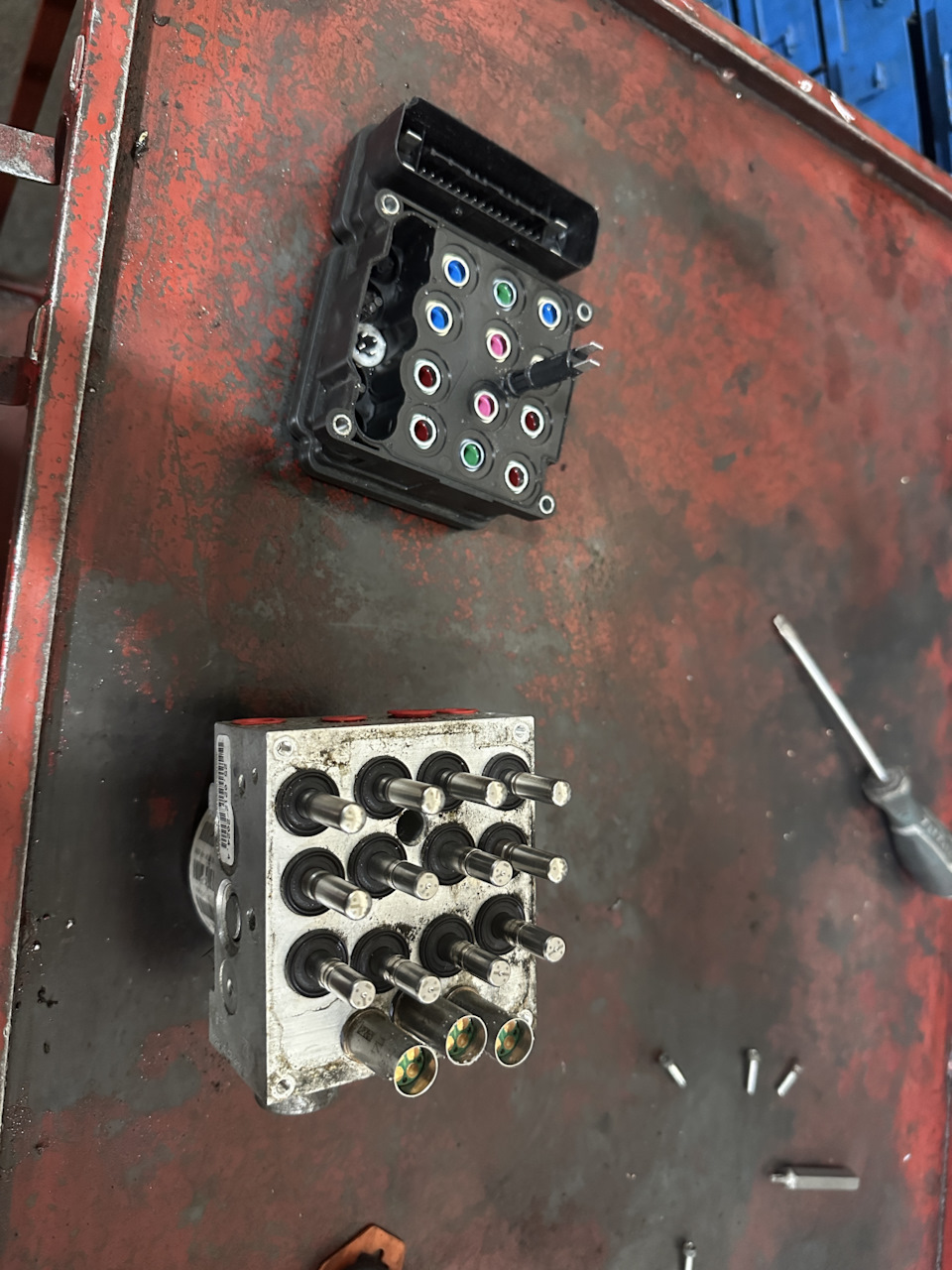 Блок АБС, ошибка C220049 — Dodge Charger (7G), 3,6 л, 2013 года электроника DRIVE2