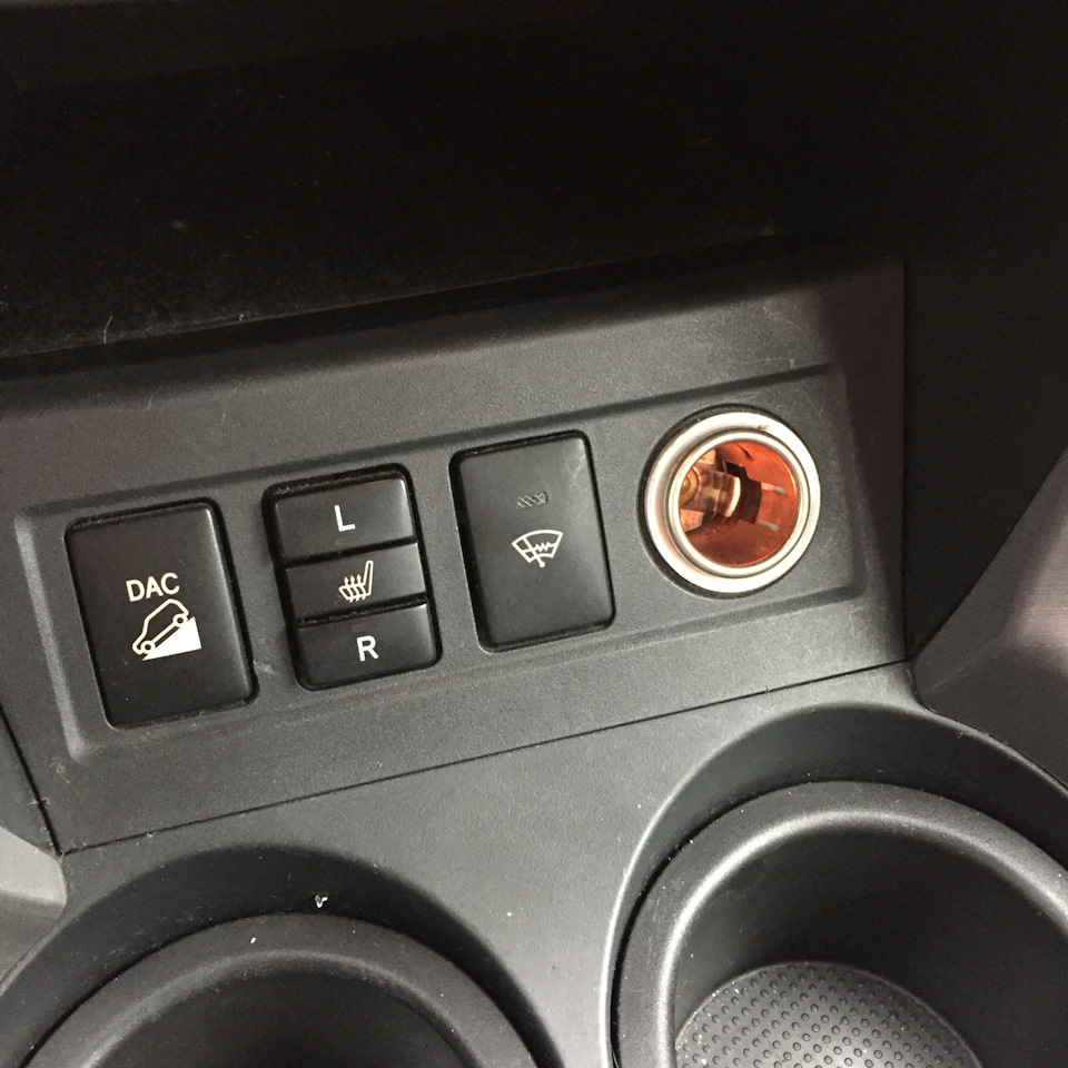 Рав 4 кнопку. Toyota rav4, 2009 кнопка ESP. Прикуриватель Тойота рав 4. Заглушка кнопки рав 4 2008. Подсветка прикуривателя Тойота рав4 3.