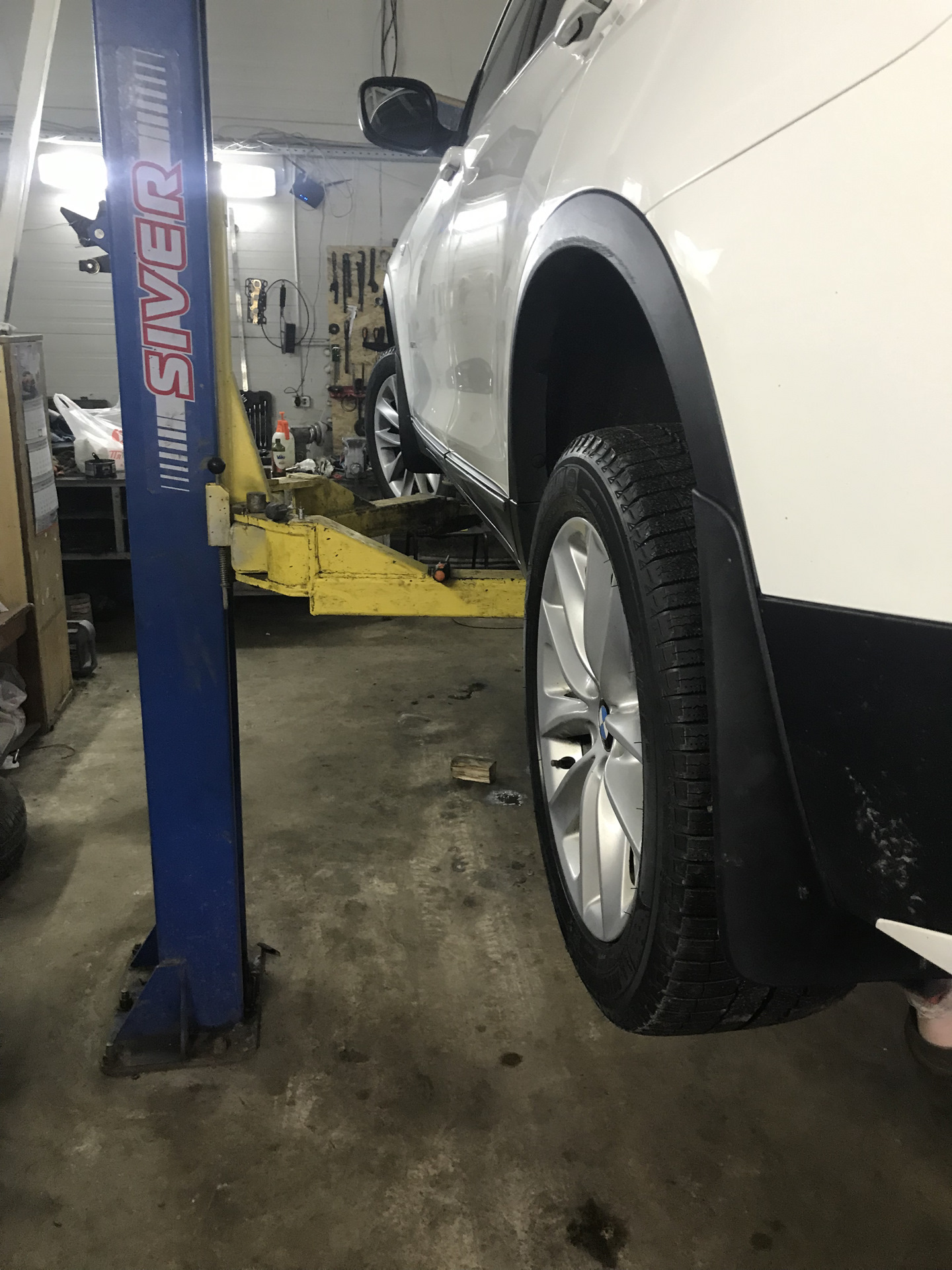 Оригинал брызговики, и сетка в ноздри — BMW X3 (F25), 3 л, 2014 года ...