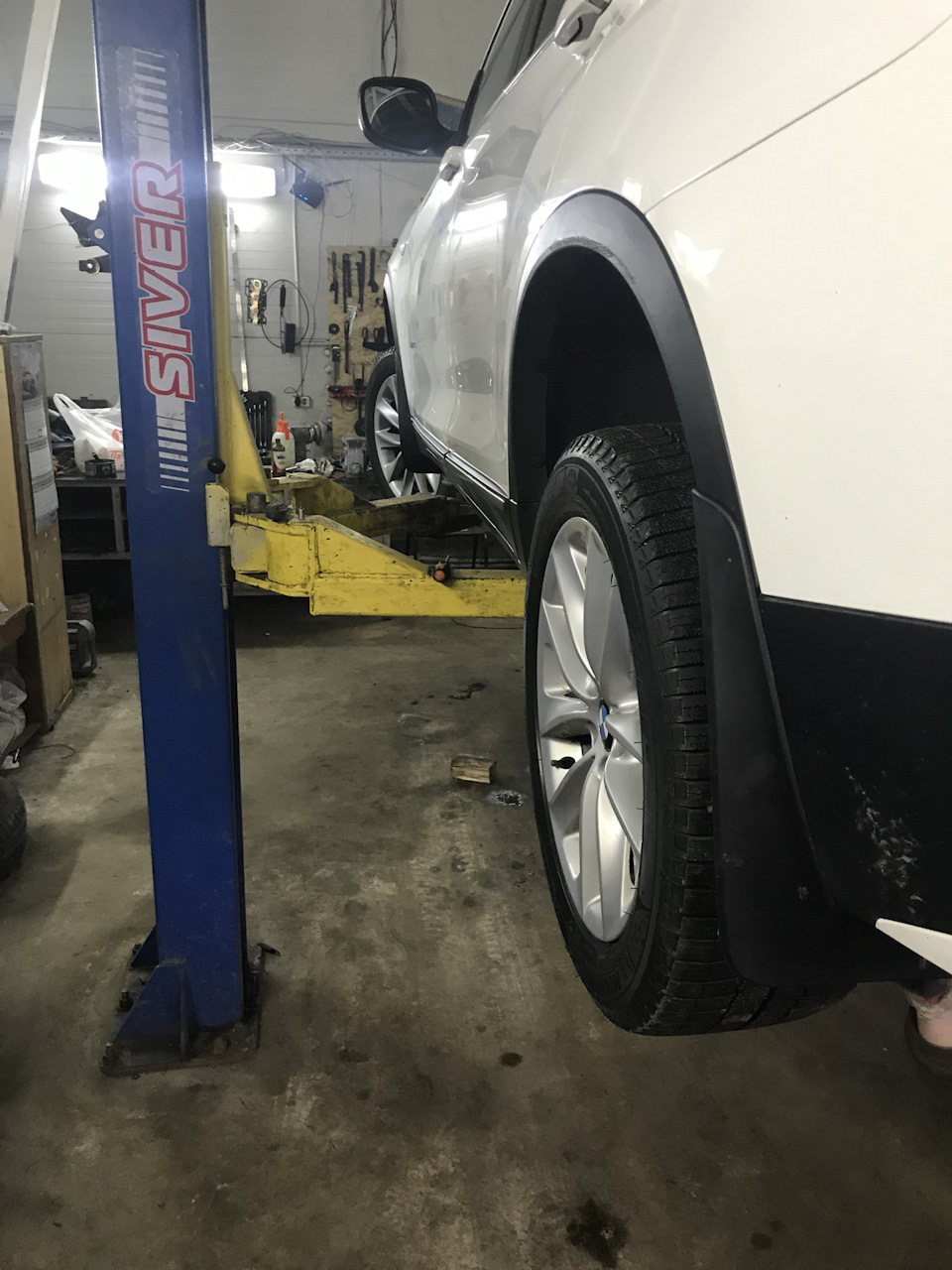 Оригинал брызговики, и сетка в ноздри — BMW X3 (F25), 3 л, 2014 года ...