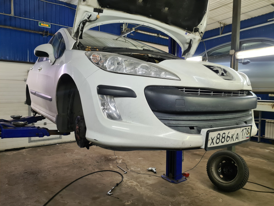 замена тормозных дисков и колодок. — Peugeot 308 (1G), 1,6 л, 2010 года ...