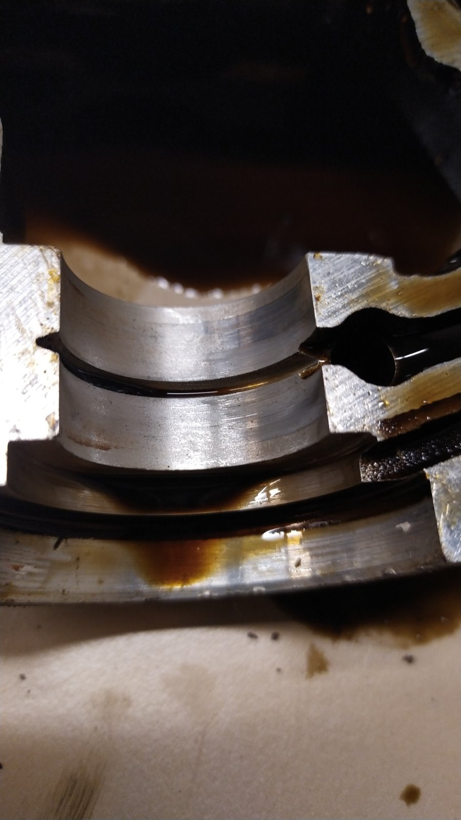 Клапан масляного насоса ваз 2110. Уаз патриот распредвалы змз 409. Износ кулачков распредвала r18a. Задиры на распредвале к20а. Редукционный клапан давления масла ваз 2110 16 клапанов.