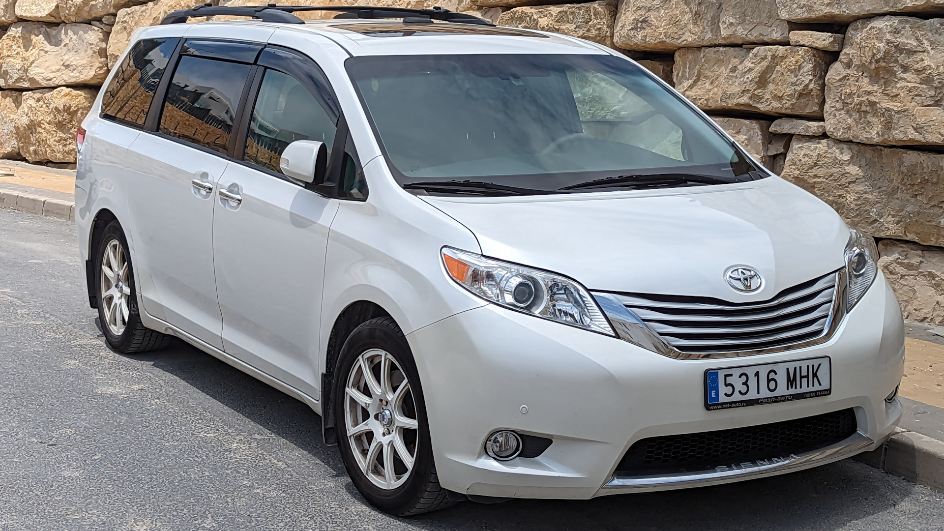 Toyota Sienna (3G) 3.5 бензиновый 2014 | LimitedAWD Белый пароход на DRIVE2