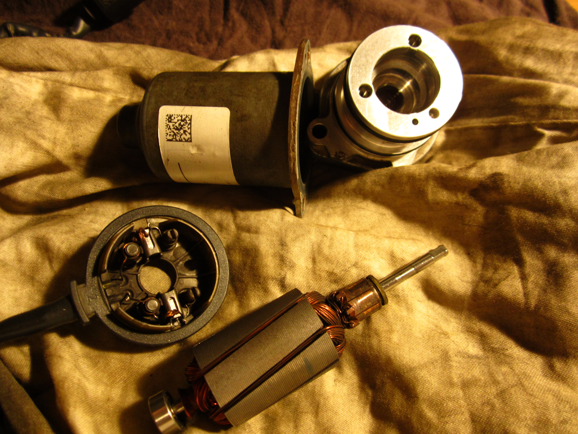 Volvo 30783079. Насос халдекс куга. Мотор муфты халдекс. Насос халдекс 5 тигуан. Vag 0ay598549a.