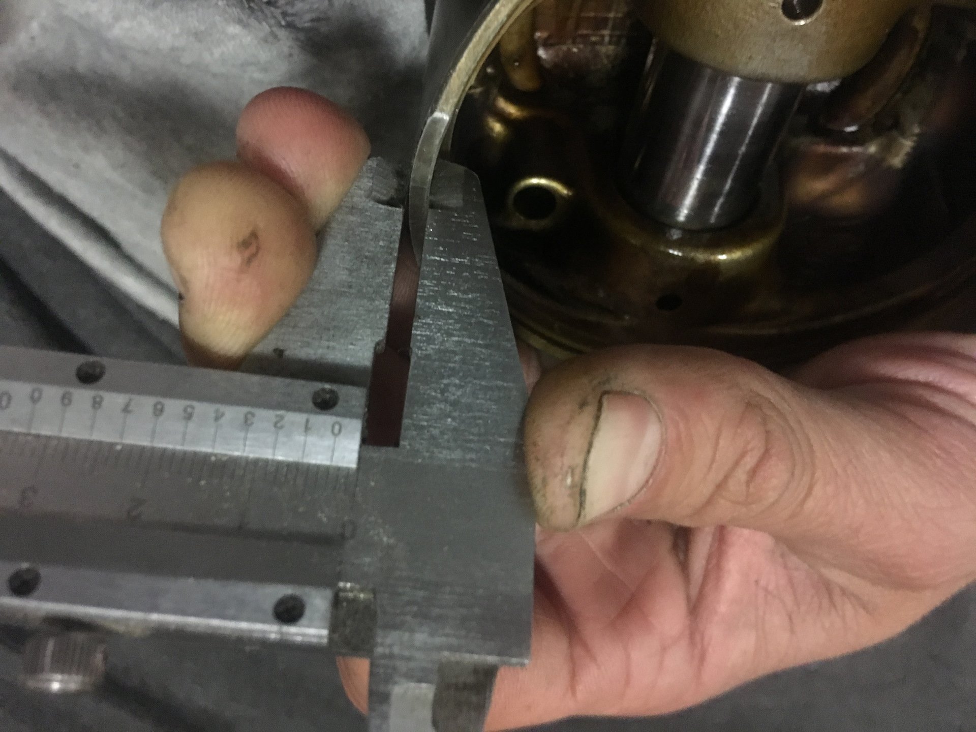 1jz gte зазоры клапанов. Проверка зазора вкладышей коленвала. Коренной подшипник коленчатого вала ваз 2107. Вкладыши коленвала ваз 2107. Зазор коленвал вкладыш какой.