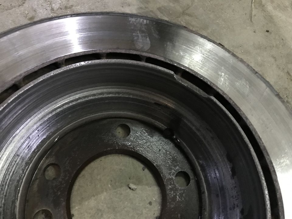 Заклинило заднее правое колесо — Audi Q7 (1G), 3,6 л, 2007 года | визит ...