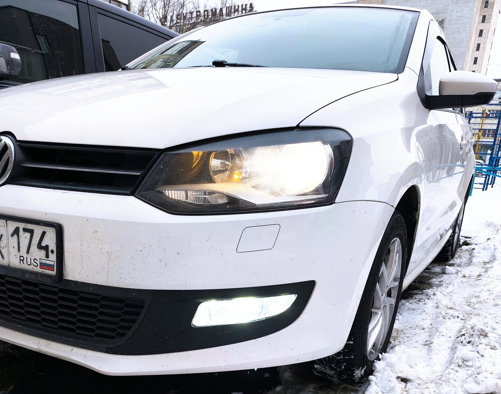 Установка ПТФ с ДХО — Volkswagen Polo Hatchback Mk5, 1,4 л, 2011 года ...