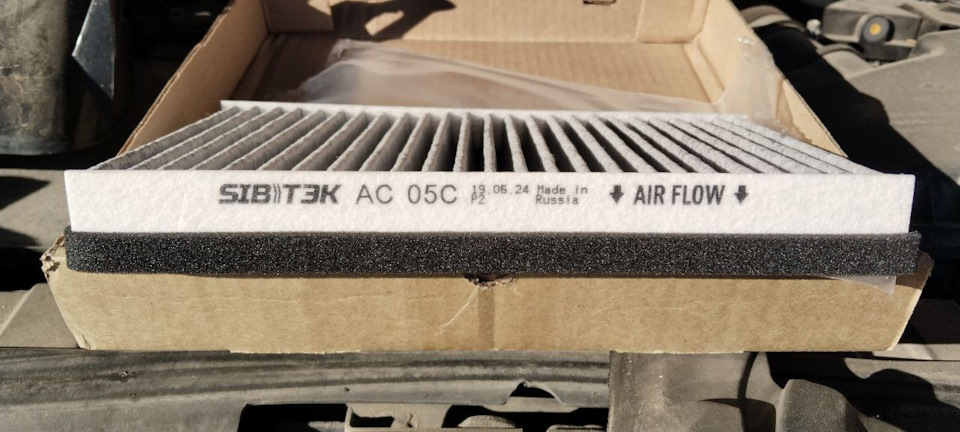 Вот собственно и направление стрелки. Подача воздуха в салон — Lada Гранта Лифтбек (2G). Запчасти на фото: AC05C