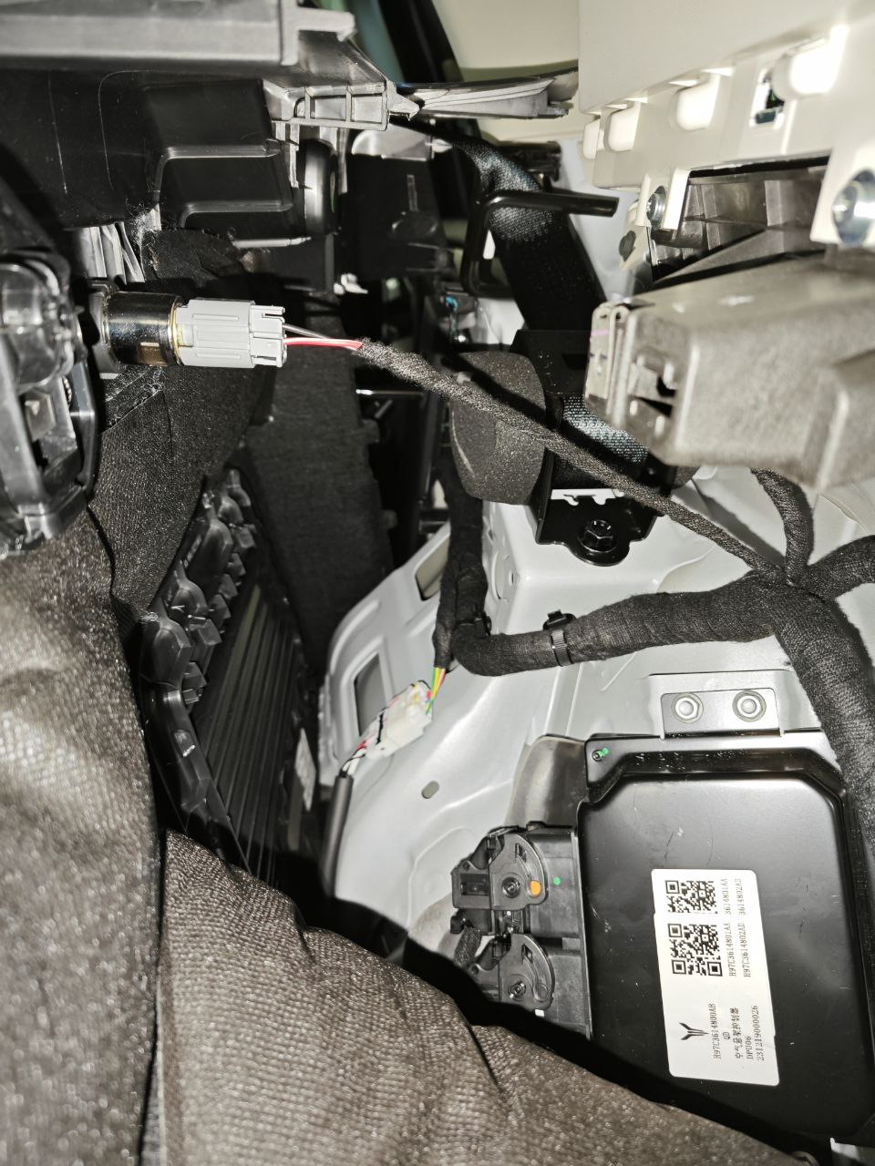 Разъем розетки 12В — Voyah Free