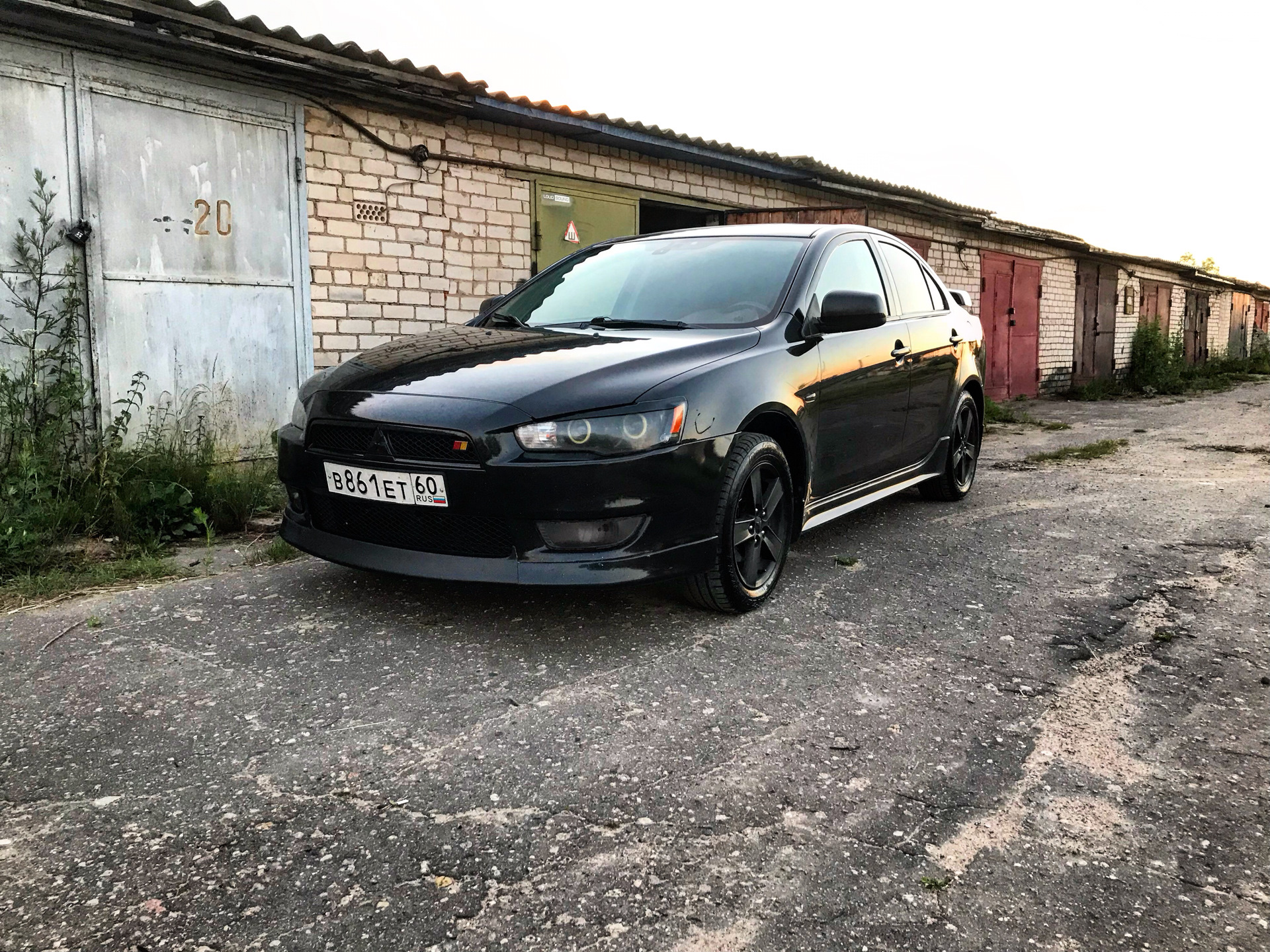 Лансер стиль. Лансер 10. Mitsubishi Lancer 10 Style. Lancer 10 на стиле. Лансер 10 черный с клыками.