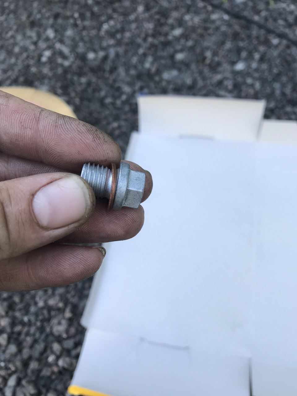 Пробка новая оригинал с новым оригинальным колечком — Mercedes-Benz S-Class (W126)