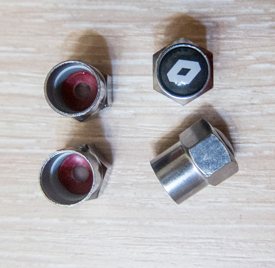 колпачки на ниппеля — Renault Sandero Stepway (2G)