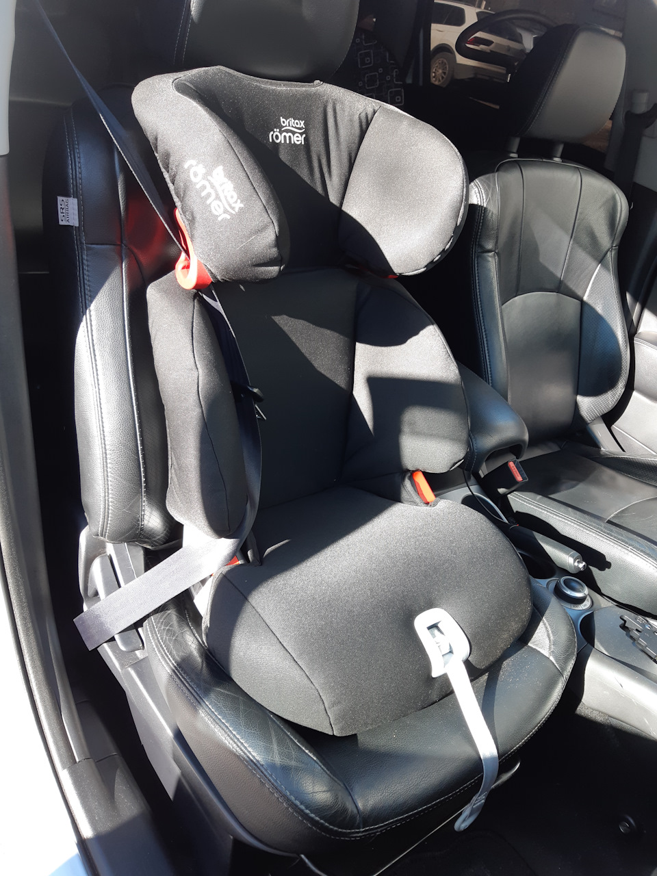 Britax Roemer Discovery SL Storm Grey Trendline Siger lsoFix Mitsubishi Outlander XL 2 2012 DRIVE2