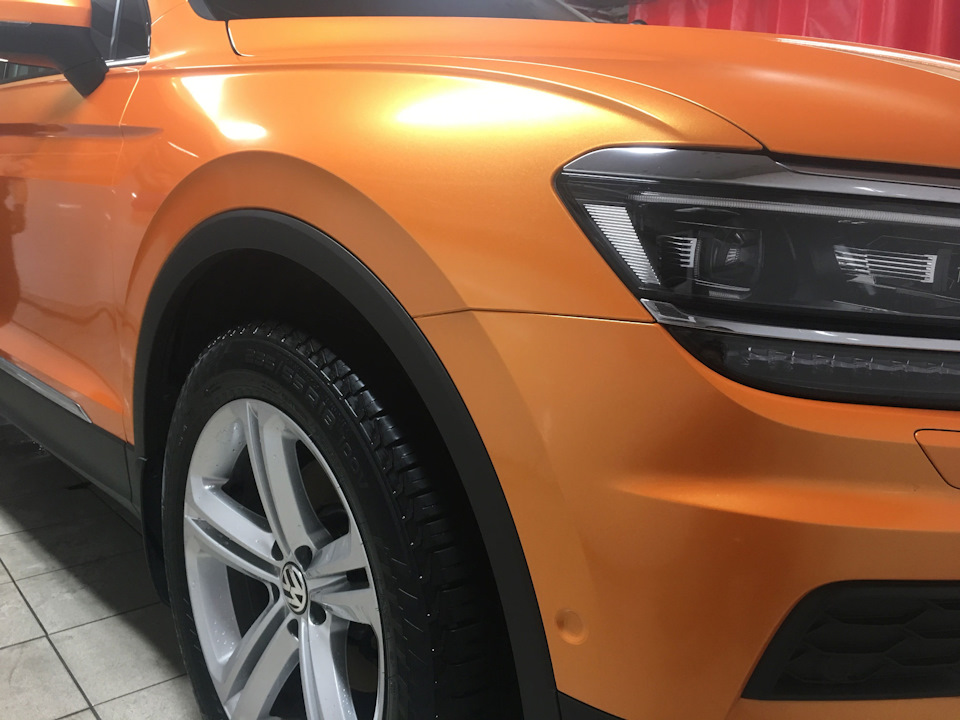 VW Tiguan Orange