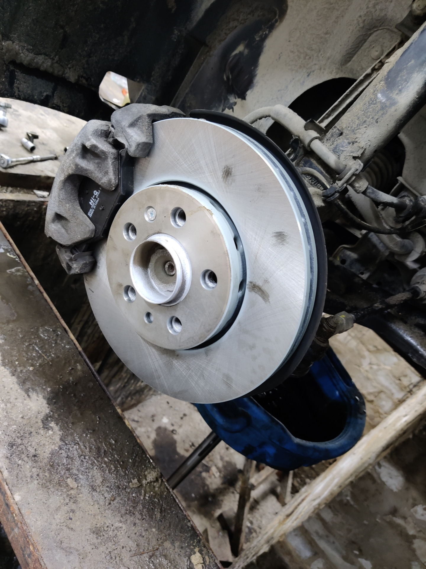 Замена тормозных дисков, колодок, тормозной жидкости и трансмиссионного ...