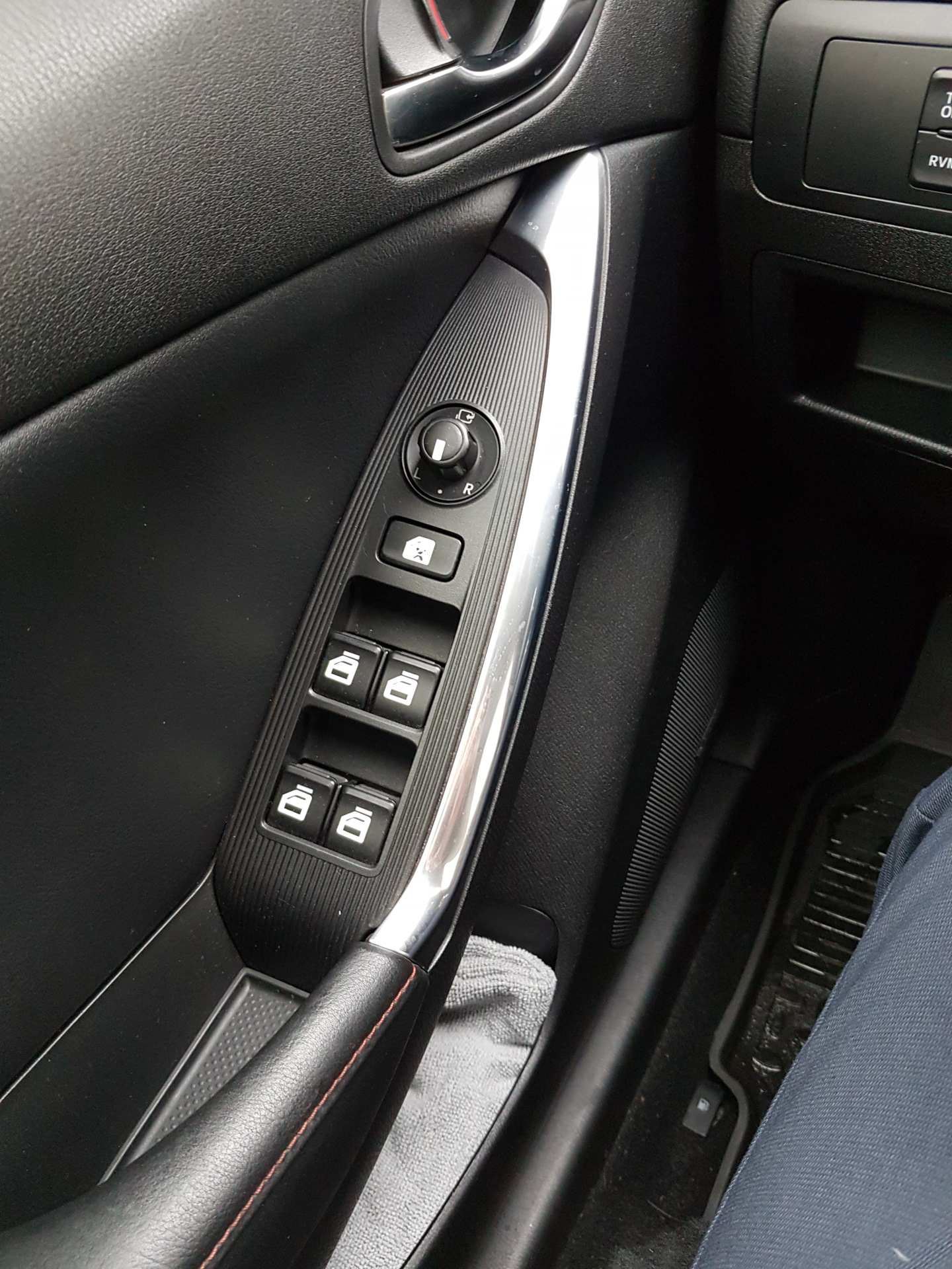 Складывание зеркал мазда сх 5. Кнопки стеклоподъёмников Mazda CX-5 2021. Кнопка складывания зеркал Мазда 6. Mazda cx5 2013 блок управления стеклоподъемниками. Мазда СХ 5 складывание зеркал.