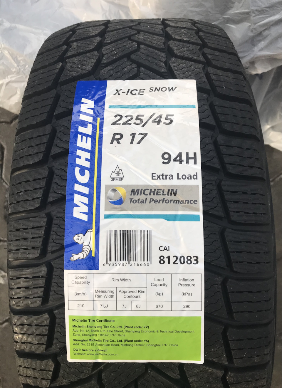 Фото в бортжурнале Ford Focus Wagon II. Запчасти на фото: 6935987, Michelin X-Ice Snow