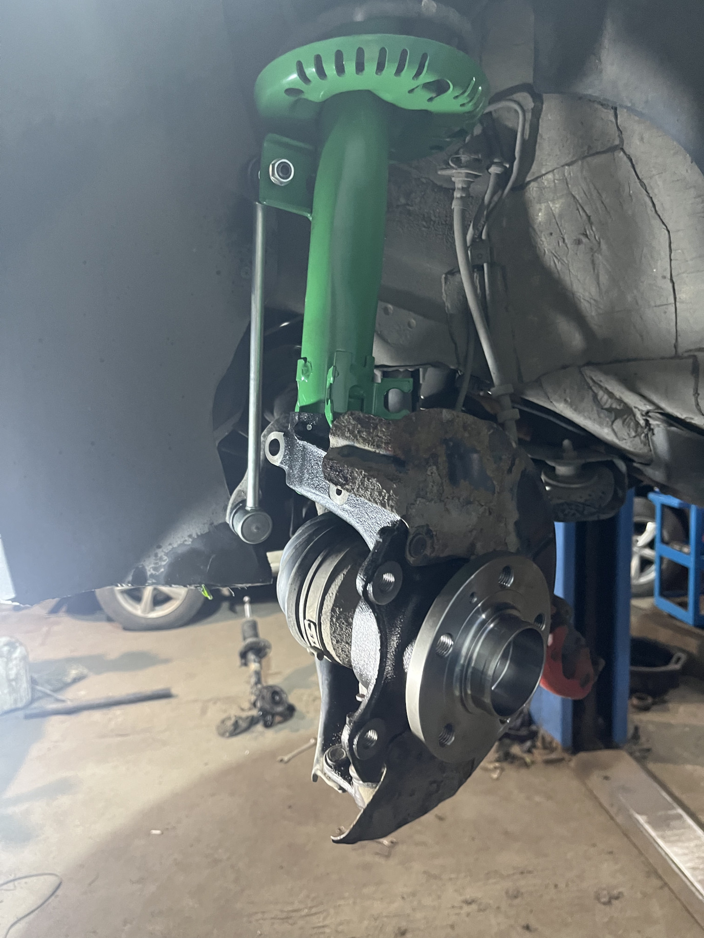 Замена стоек поворотного кулака и ступицы — Volkswagen Polo Sedan, 1,6 ...