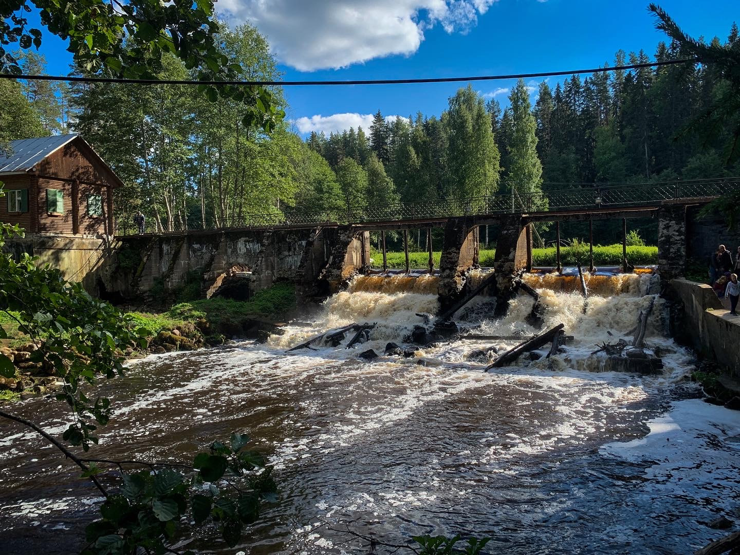 Плотина на р