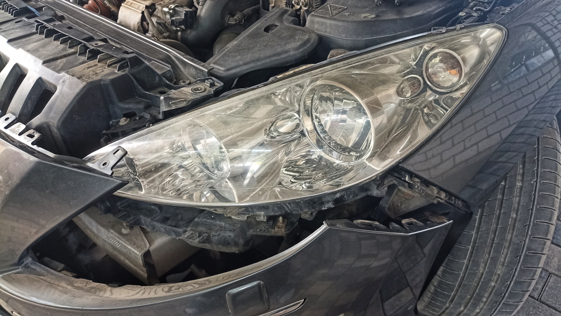 #6. Ремкомплект креплений фар. — Peugeot 408 (1G), 1,6 л, 2014 года ...