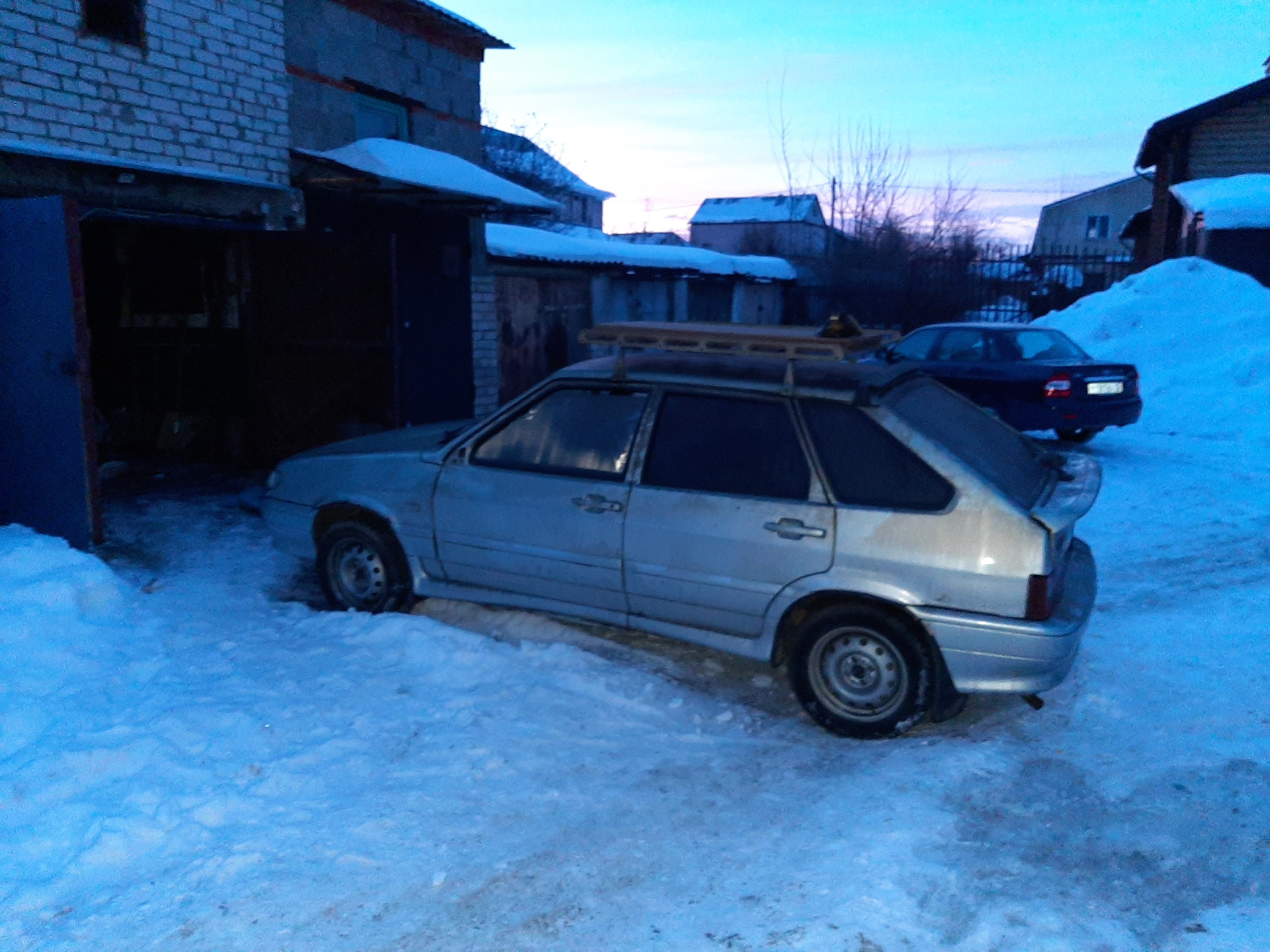 Алло, приезжай, у нас пожар в гараже!