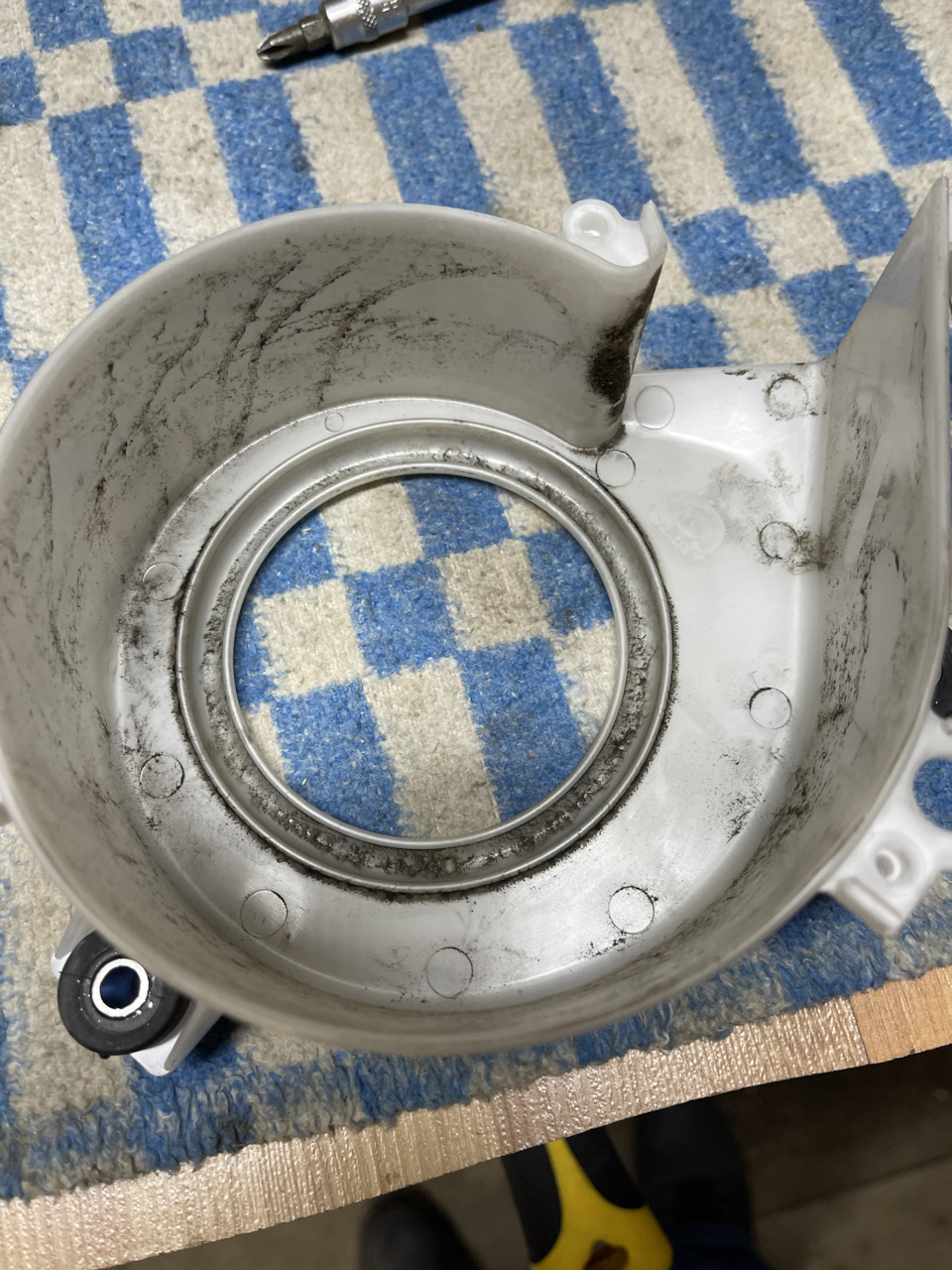 очистить полость от грязи — Lexus RX 400h (2G)