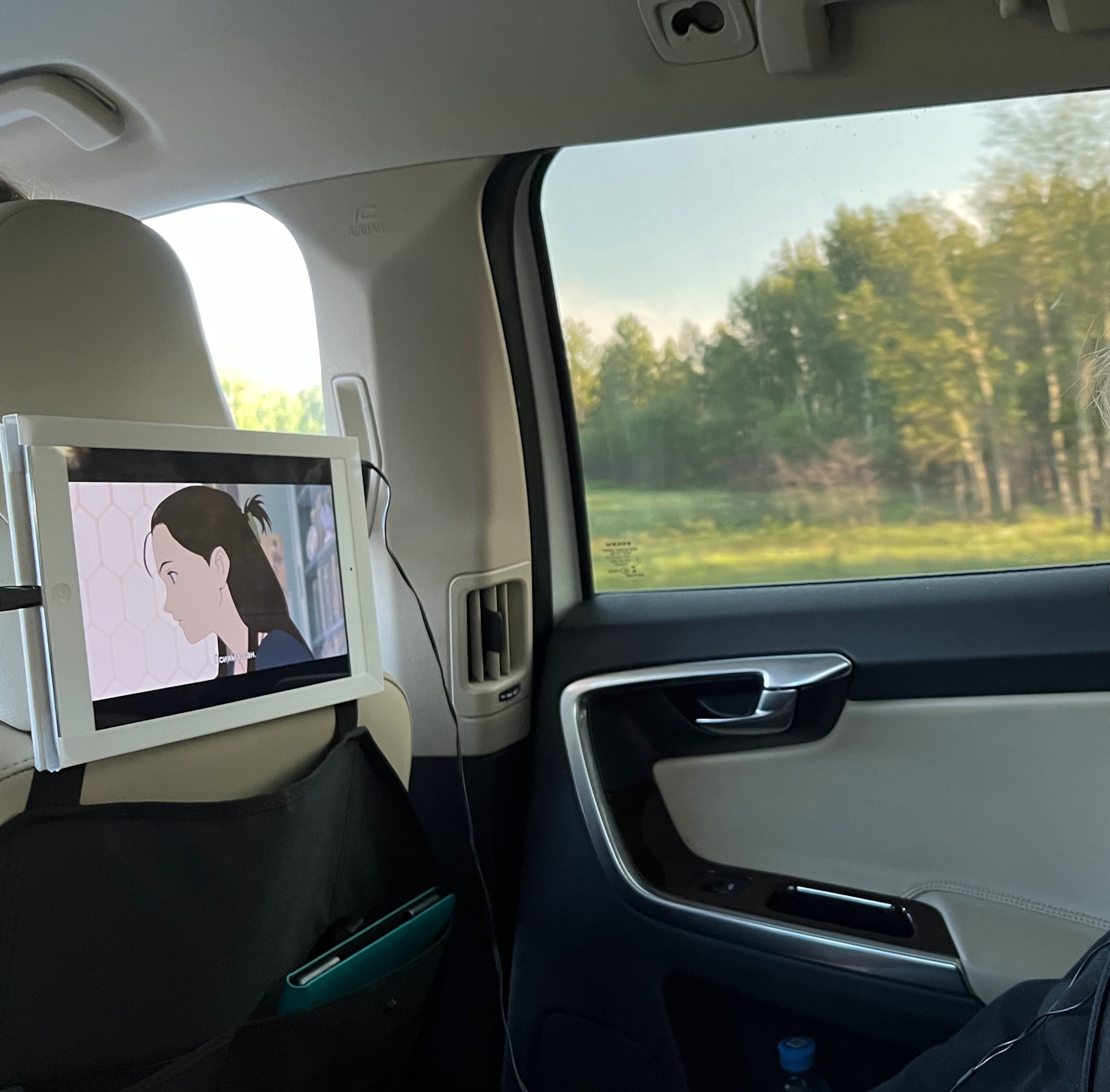 Держатель iPad из хозмага — Volvo XC60 (1G), 2 л, 2017 года своими