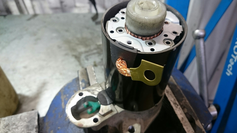 Щетки с оправкой, затем крышка. — Hyundai Matrix