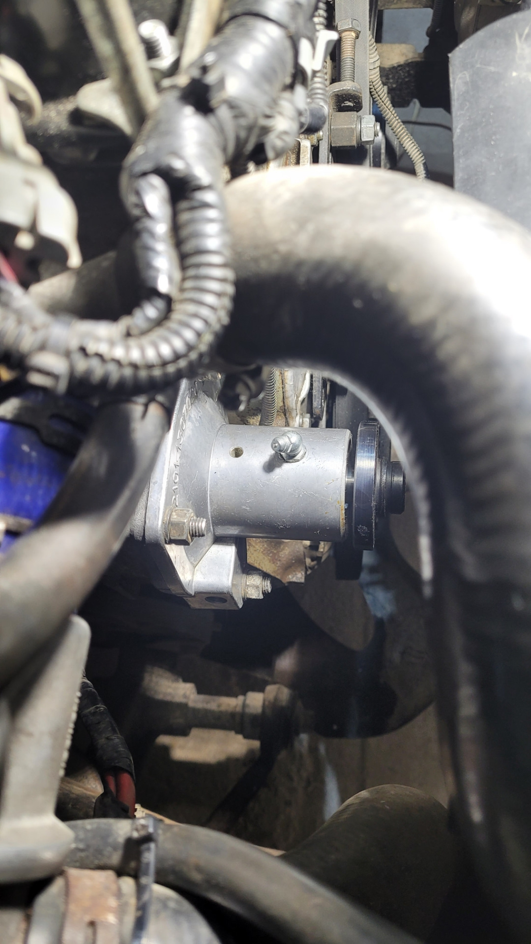 Помпа из СССР в шевроле ниву. — Chevrolet Niva (1G), 1,7 л, 2010 года ...