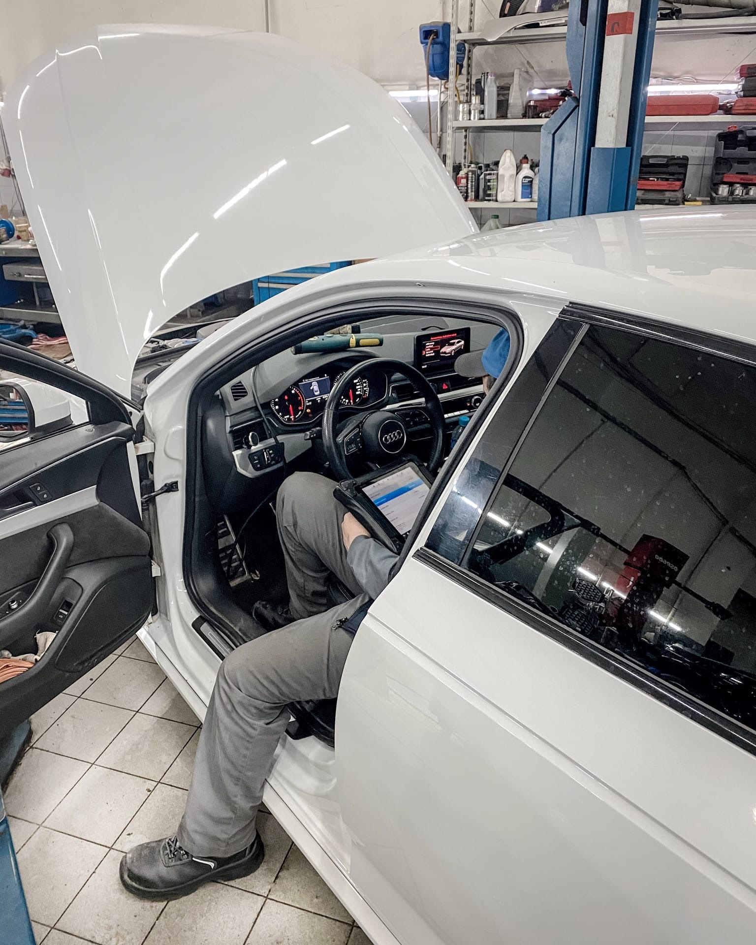 Не работает обогрев заднего стекла, рулевого колеса, зеркал, сидений ...