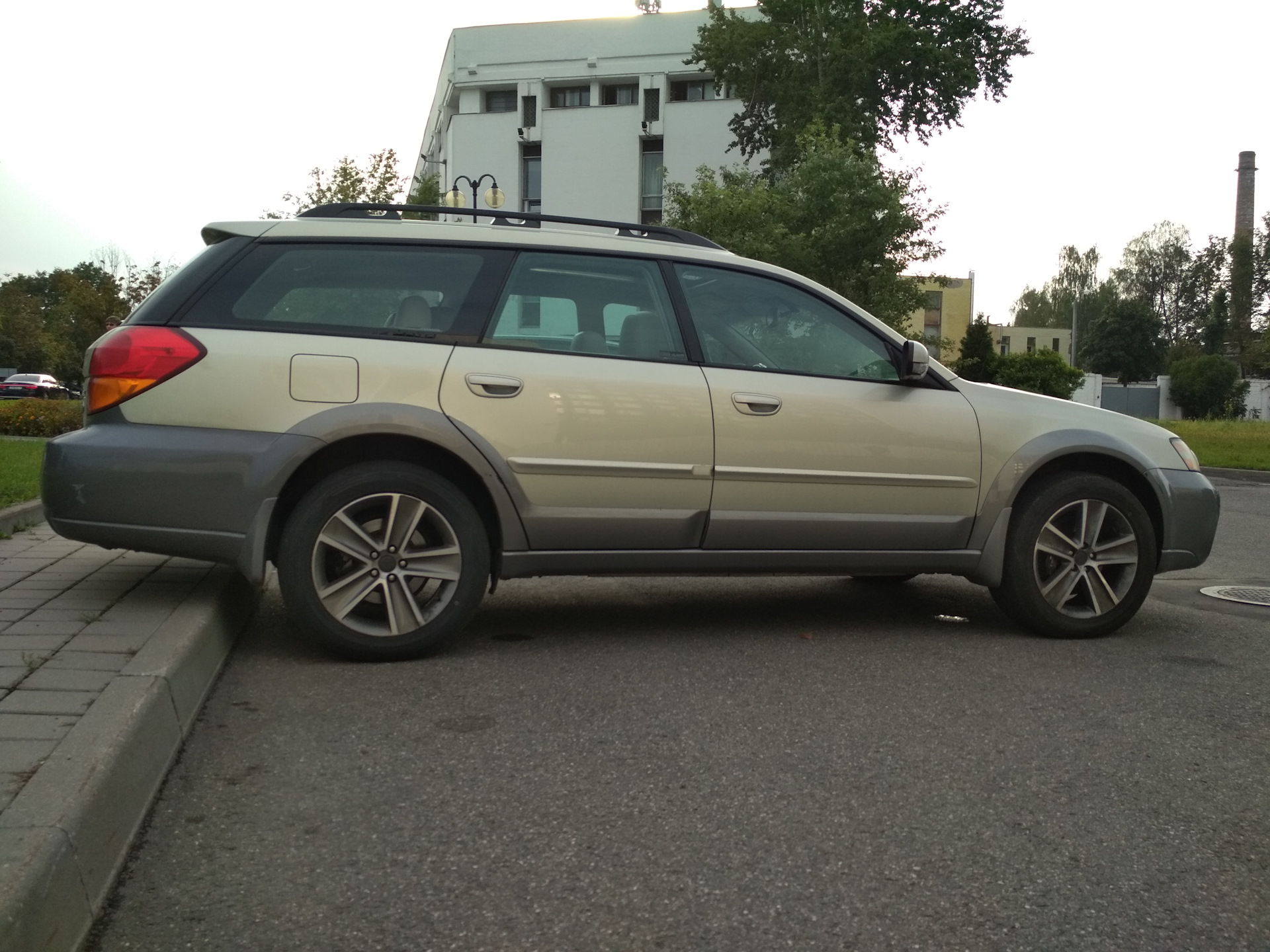 Клиренс аутбек. Subaru Outback 1995. Субару Аутбек 2001. Субару Аутбек на проставках. Outback (BL, BP).