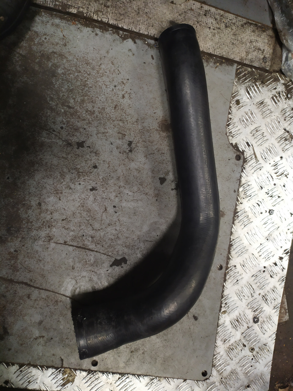 Вот он, с виду целый. — Mitsubishi Pajero (4G)