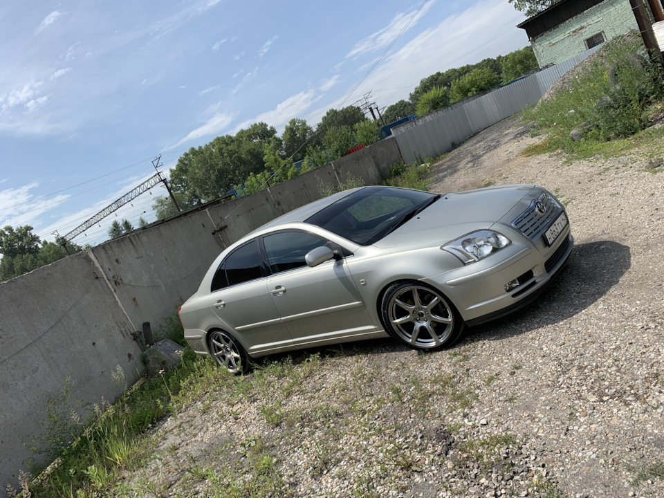 Toyota Avensis rays r17