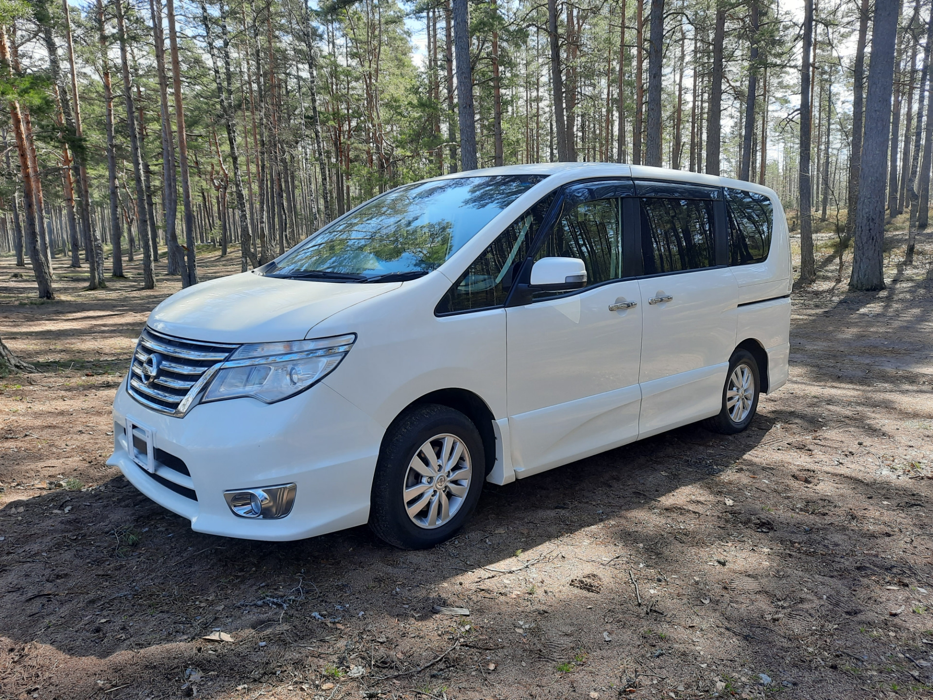 Ниссан серена 2015. Nissan Serena 2015. Ниссан Серена 2015 аккумулятор.