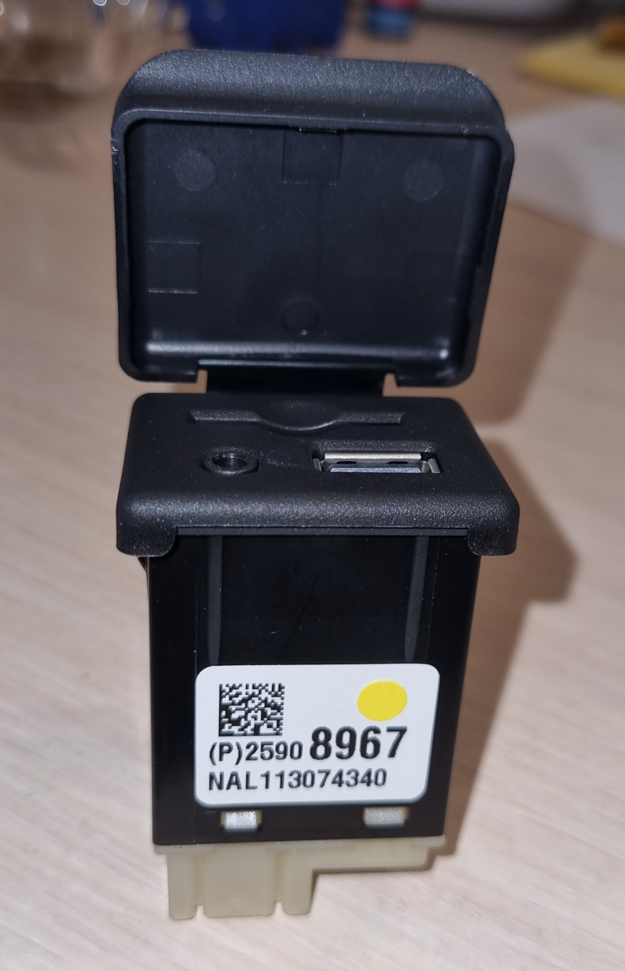 Замена разъема USB панели приборов на Опель Мокка — Opel Mokka, 1,8 л ...